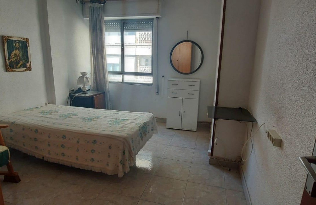 Aus zweiter Hand - Wohnung -
Orihuela - Zona Centro