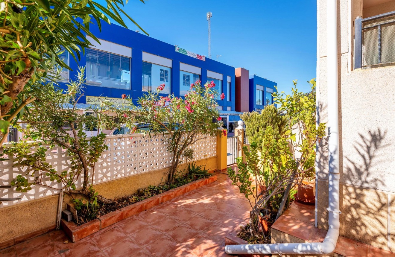 Resale - Bungalow -
Torrevieja - aguas nuevas