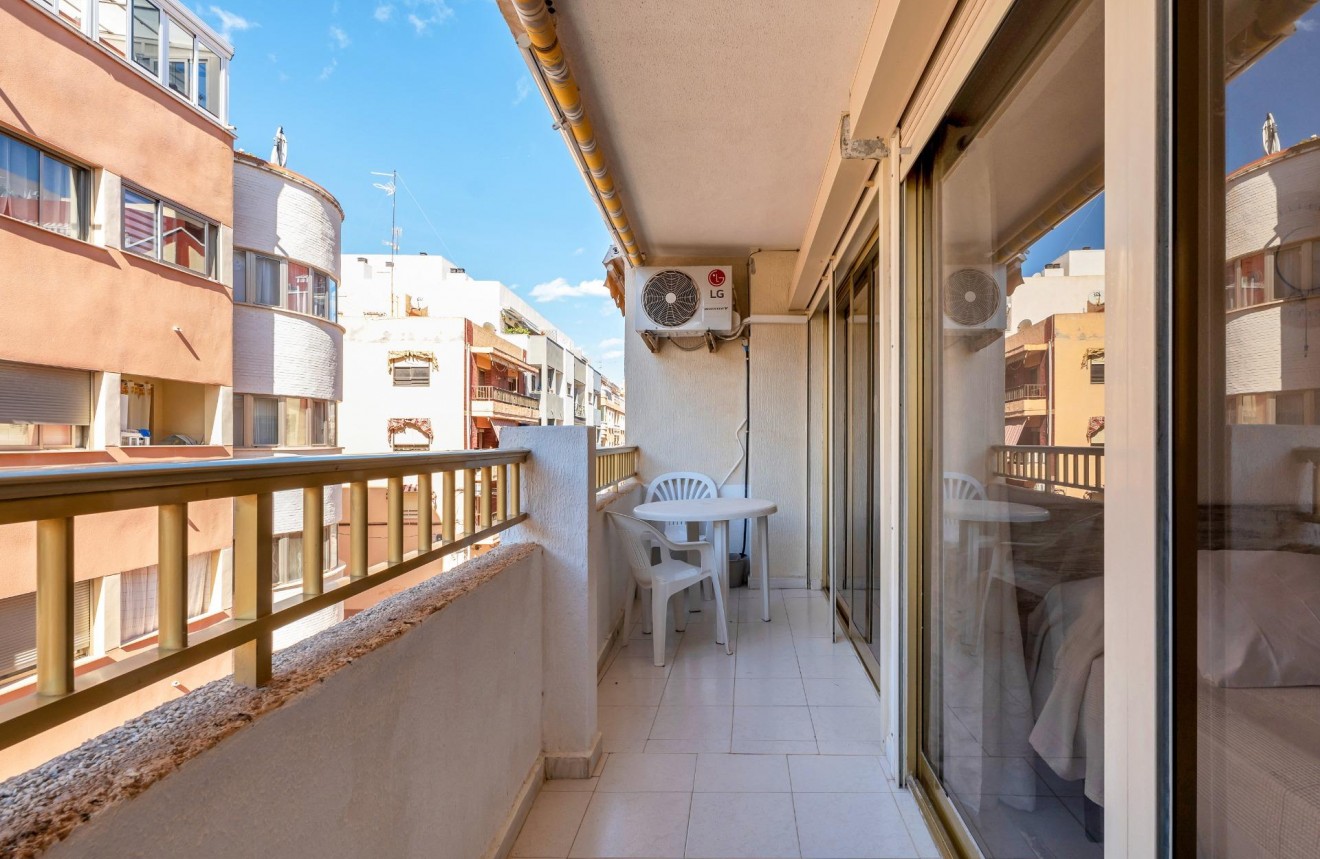 Resale - Apartment / flat -
Torrevieja - Playa de los Locos