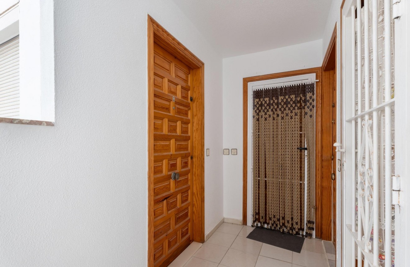 Resale - Apartment / flat -
Torrevieja - Playa de los Locos