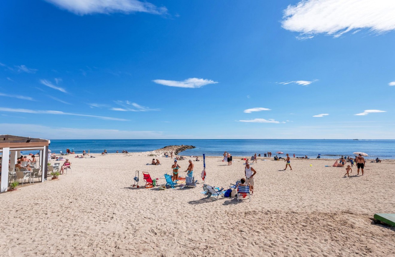 Z drugiej ręki - Mieszkanie w bloku -
Torrevieja - Playa de los Locos