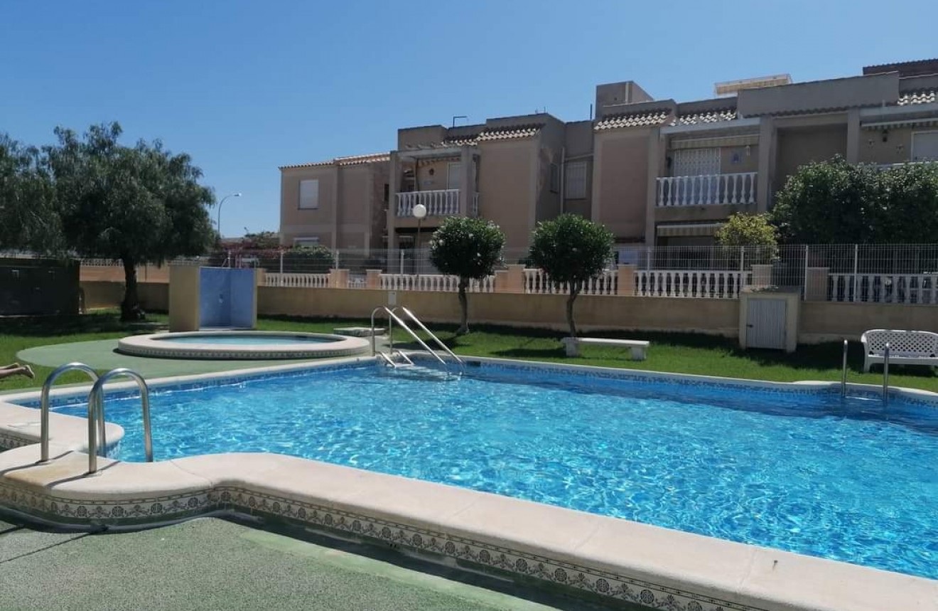 D'occasion - Bungalow -
Torrevieja - aguas nuevas