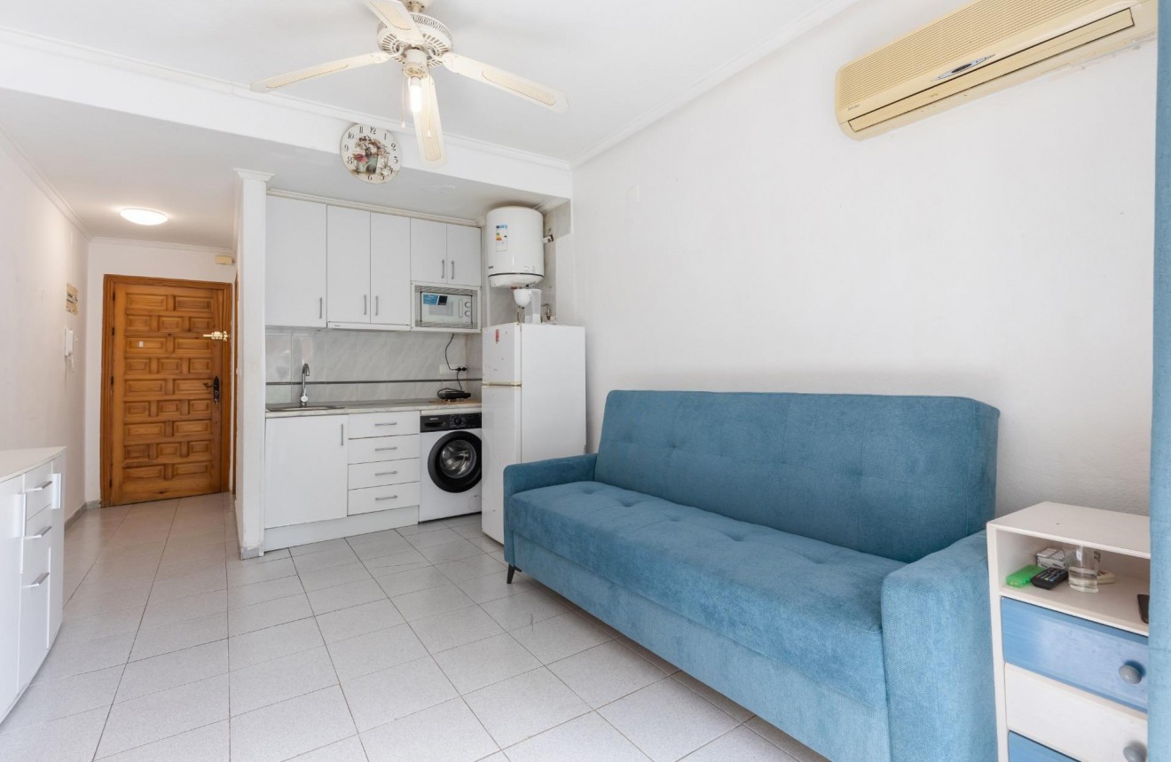 Resale - Apartment / flat -
Torrevieja - Centro