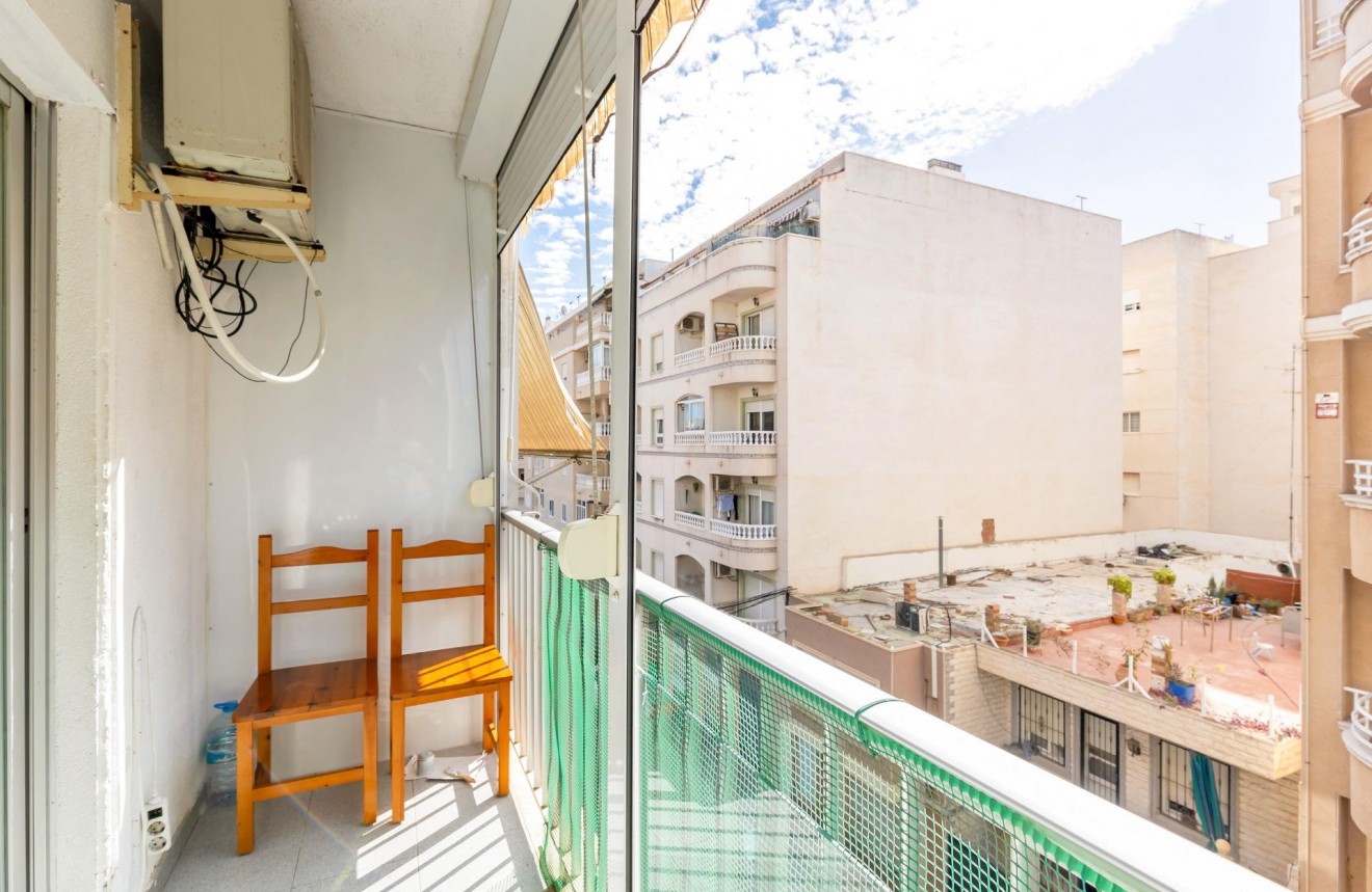 Resale - Apartment / flat -
Torrevieja - Centro