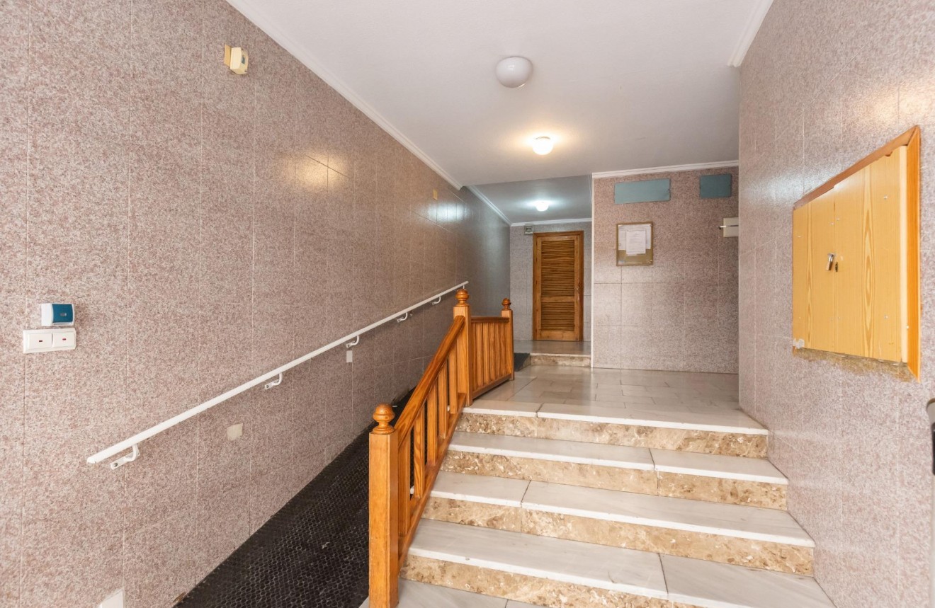 Resale - Apartment / flat -
Torrevieja - Centro