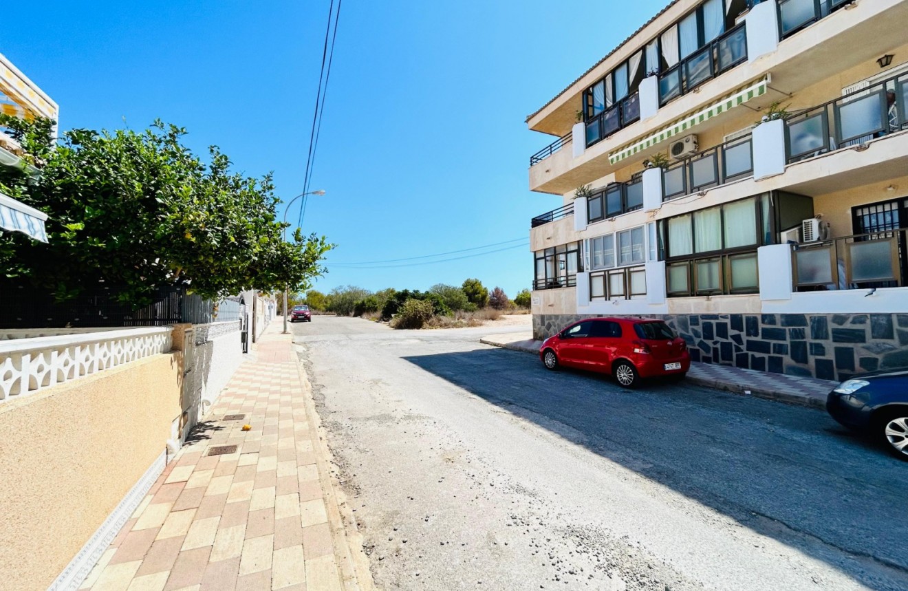 Tweedehands - Appartement / flat -
El Chaparral - Inland