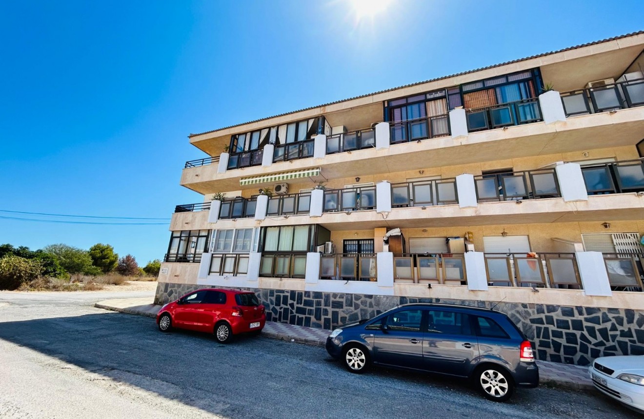 Resale - Apartment / flat -
El Chaparral - Inland