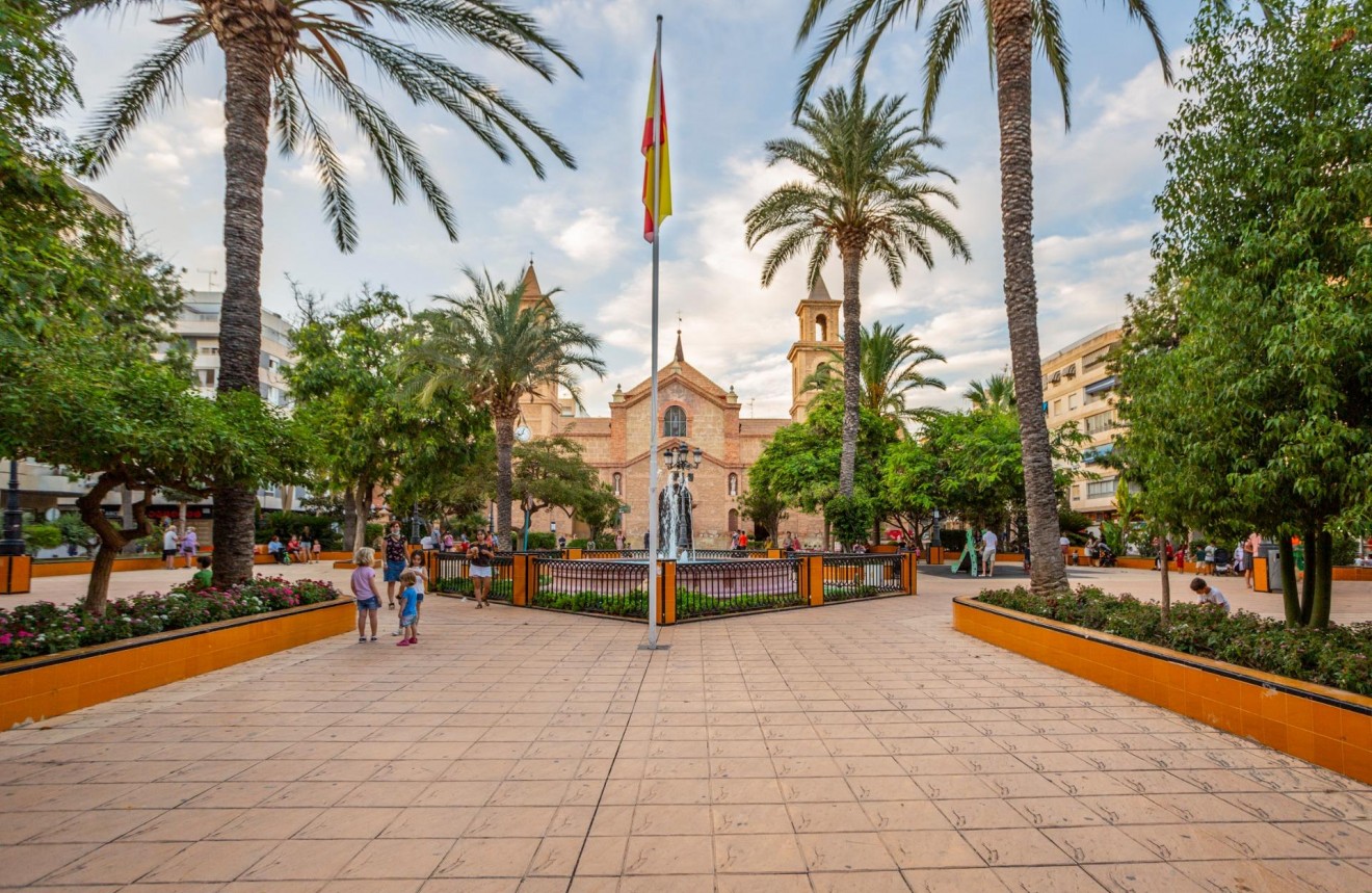 Z drugiej ręki - Mieszkanie w bloku -
Torrevieja