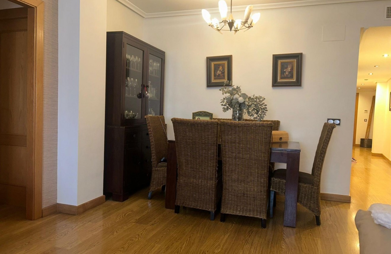 Resale - Apartment / flat -
Torrevieja - Centro