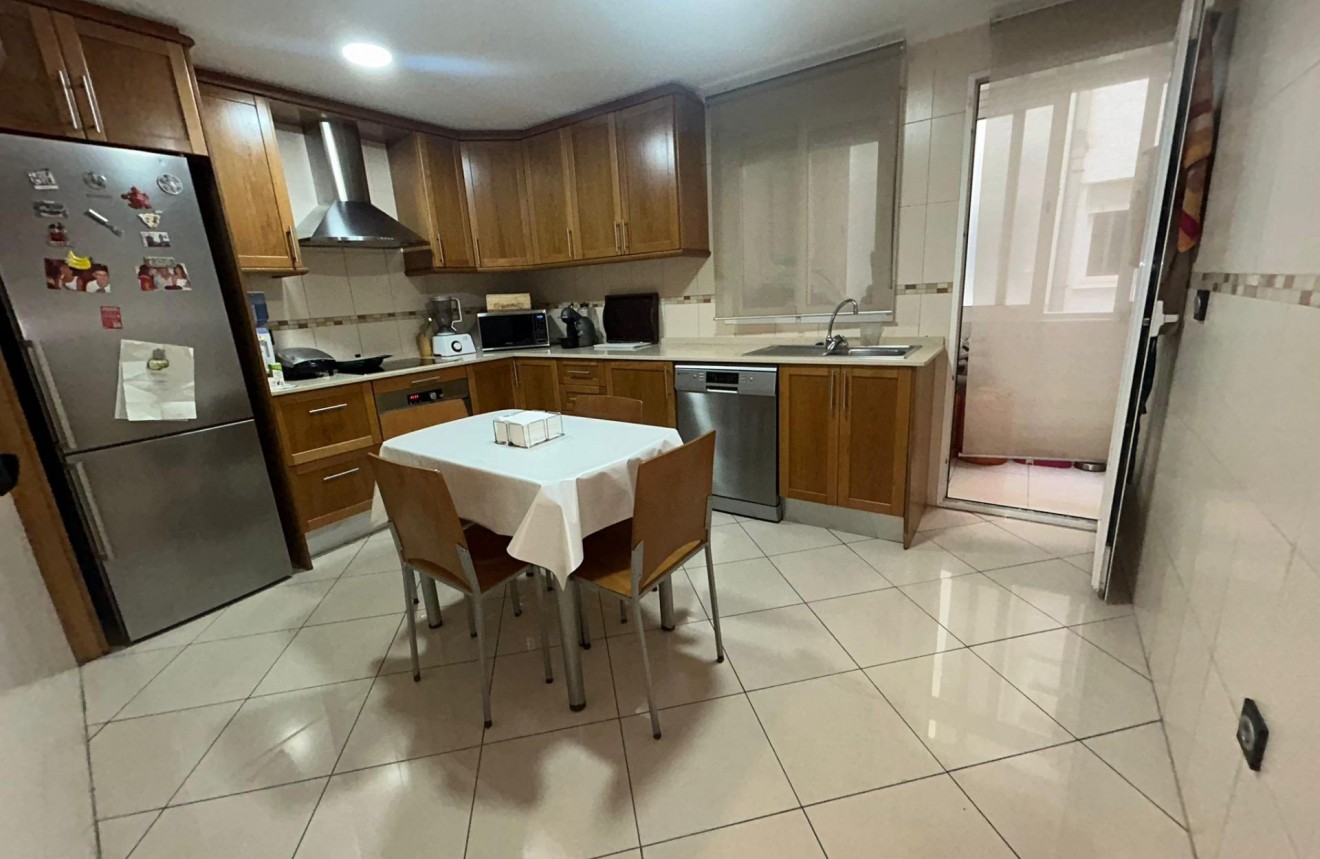 Resale - Apartment / flat -
Torrevieja - Centro