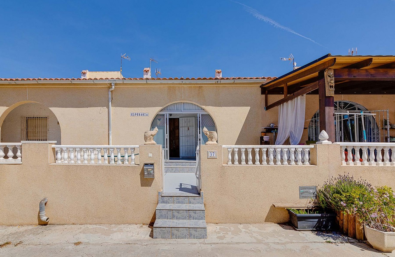 Resale - Chalet -
Torrevieja - Costa Blanca