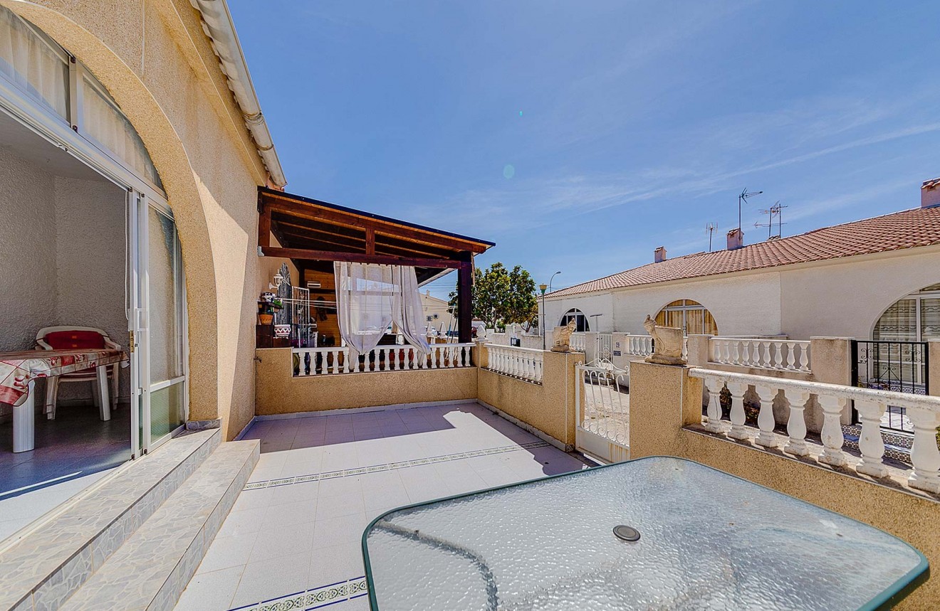 Resale - Chalet -
Torrevieja - Costa Blanca