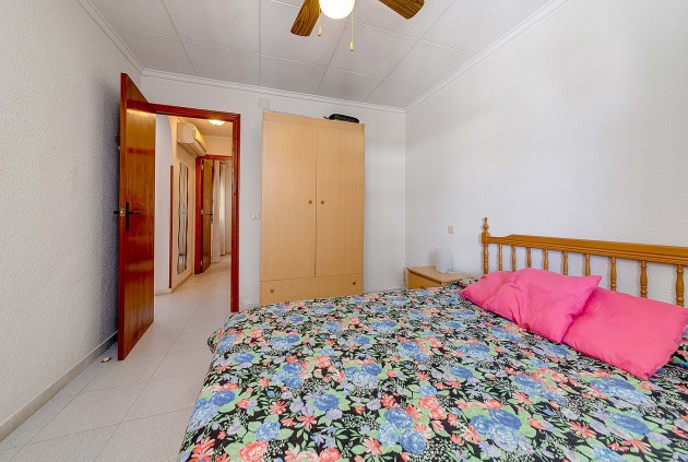 Resale - Chalet -
Torrevieja - Costa Blanca