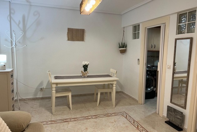 Z drugiej ręki - Bungalow -
Torrevieja - Nueva Torrevieja