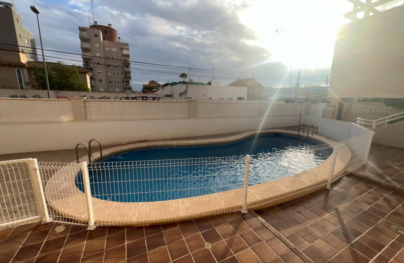 Z drugiej ręki - Bungalow -
Torrevieja - Nueva Torrevieja