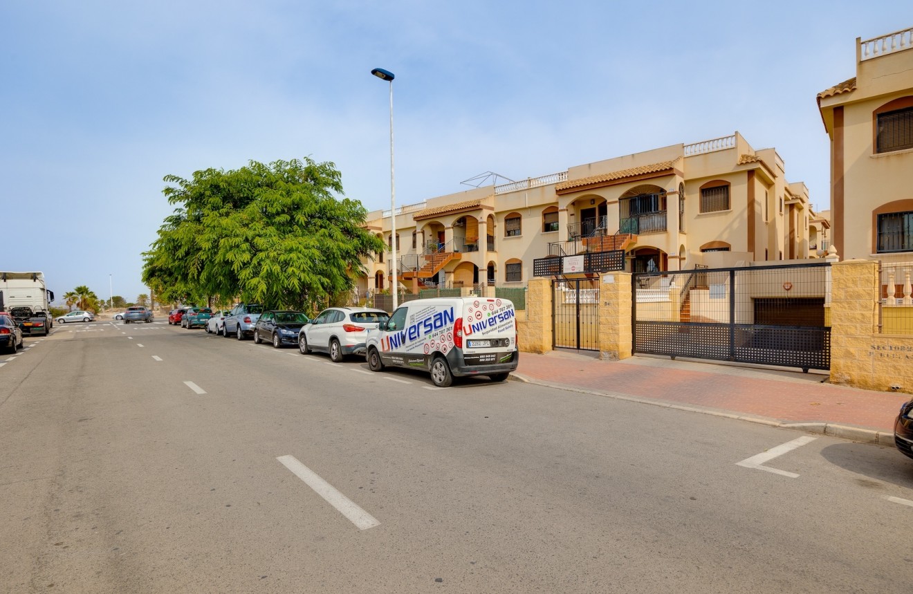 Resale - Bungalow -
Torrevieja - Costa Blanca