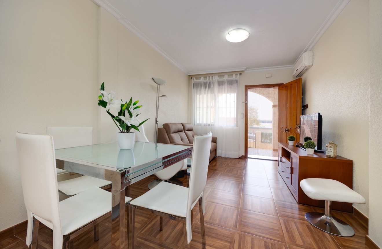 Z drugiej ręki - Bungalow -
Torrevieja - Costa Blanca