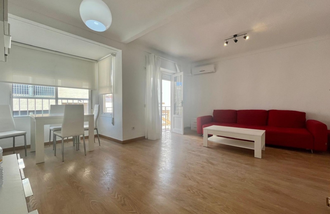 Segunda mano - Apartamento / piso -
Torrevieja - Centro