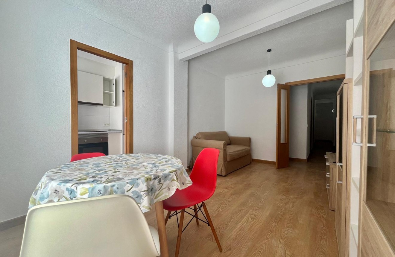 Resale - Apartment / flat -
Torrevieja - Centro