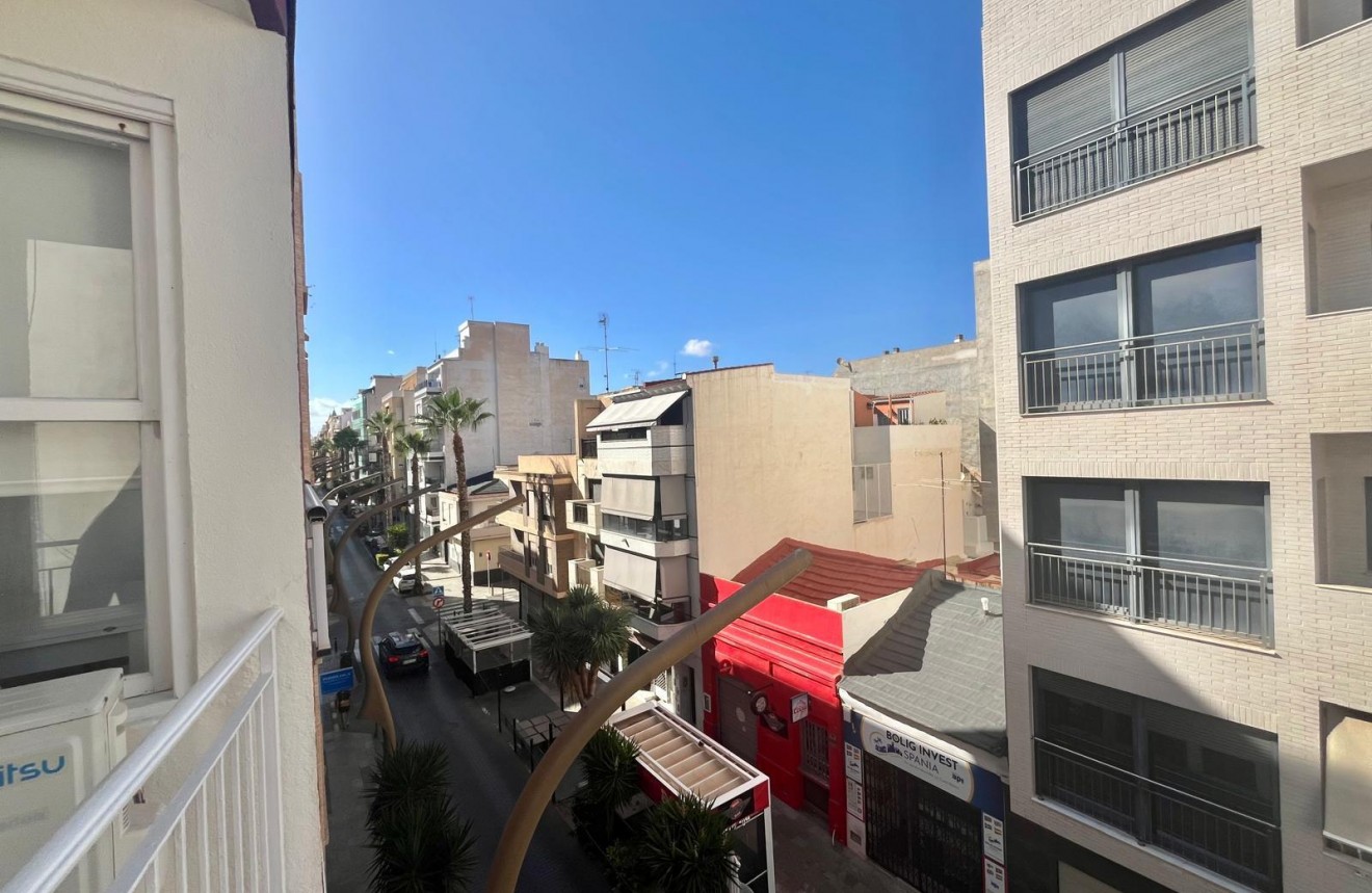 Resale - Apartment / flat -
Torrevieja - Centro