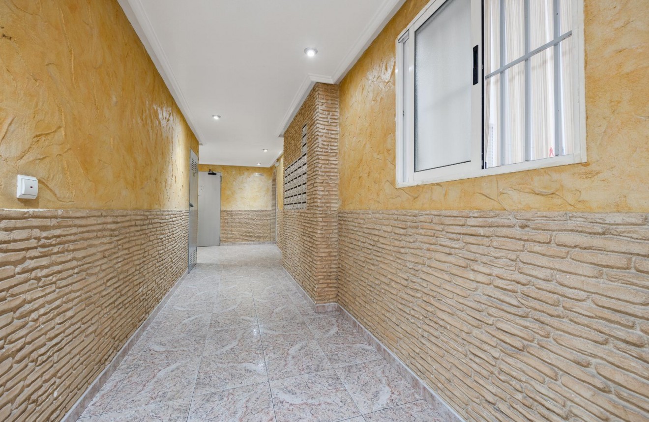 Resale - Apartment / flat -
Torrevieja - Costa Blanca