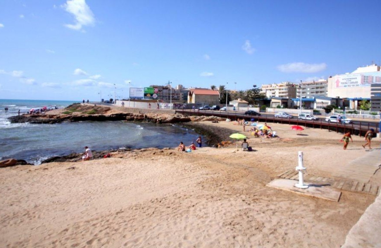 Z drugiej ręki - Mieszkanie w bloku -
Torrevieja - Playa del Cura