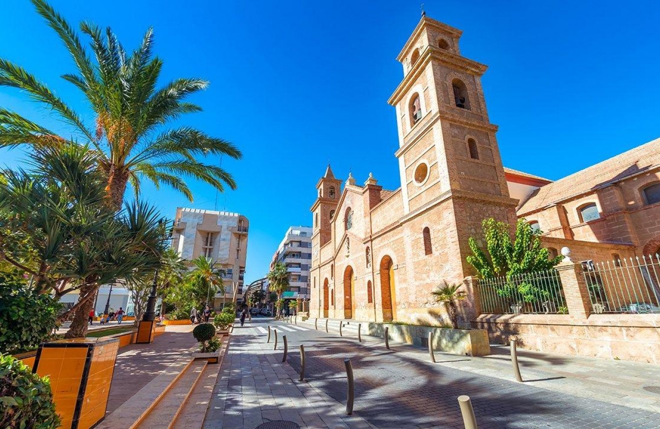 Z drugiej ręki - Mieszkanie w bloku -
Torrevieja - Playa del Cura