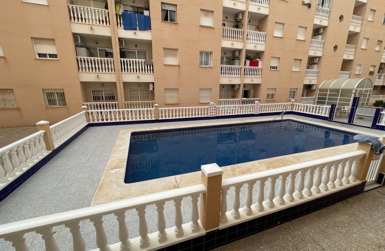 Resale - Apartment / flat -
Torrevieja - Estacion de autobuses