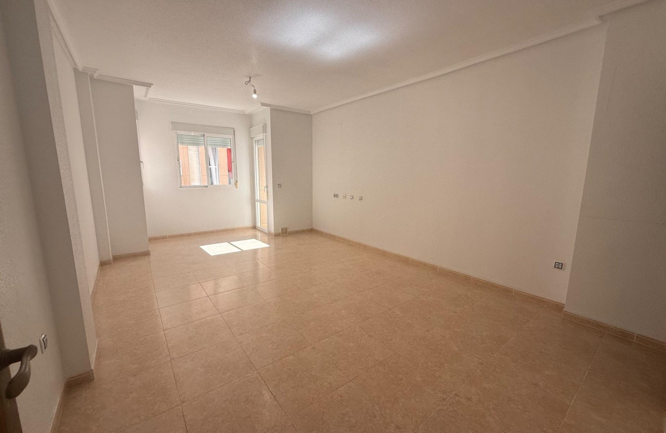 Resale - Apartment / flat -
Torrevieja - Centro