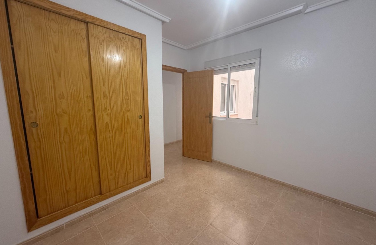 Segunda mano - Apartamento / piso -
Torrevieja - Centro