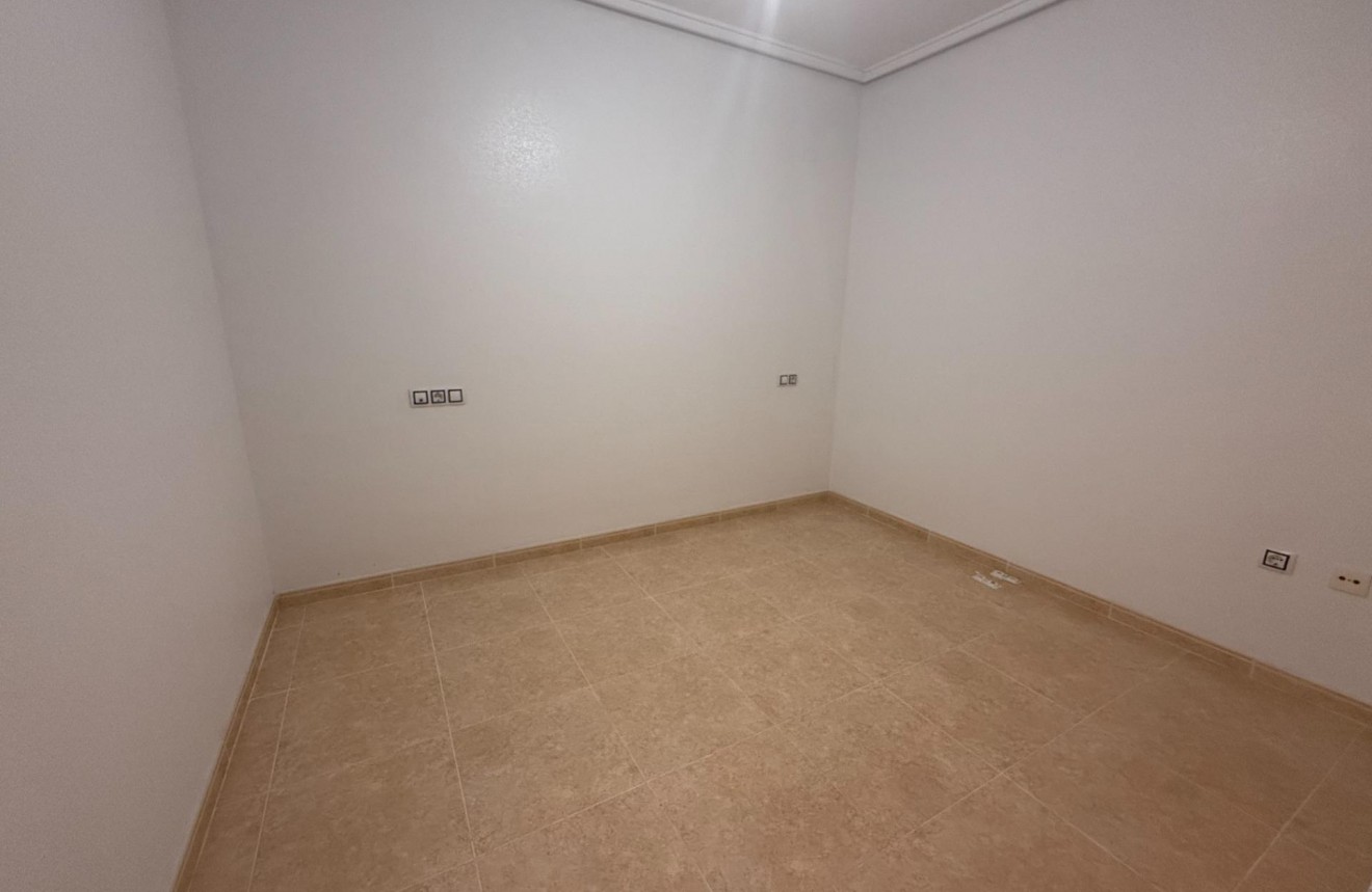 Segunda mano - Apartamento / piso -
Torrevieja - Centro