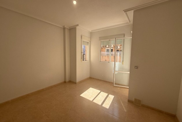 Resale - Apartment / flat -
Torrevieja - Centro