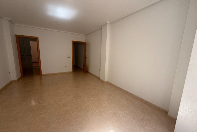 Resale - Apartment / flat -
Torrevieja - Centro