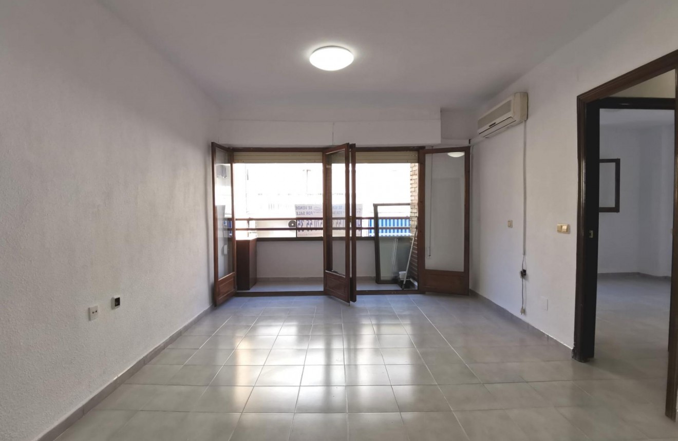 Resale - Apartment / flat -
Torrevieja - Estacion de autobuses