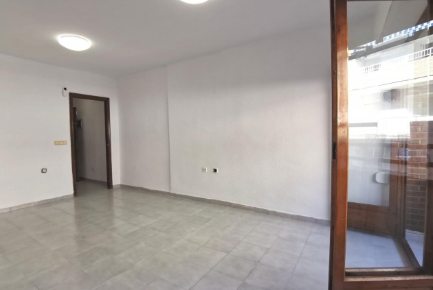 Segunda mano - Apartamento / piso -
Torrevieja - Estacion de autobuses