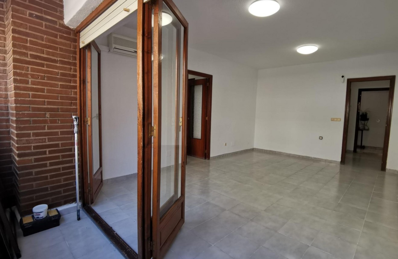 Resale - Apartment / flat -
Torrevieja - Estacion de autobuses