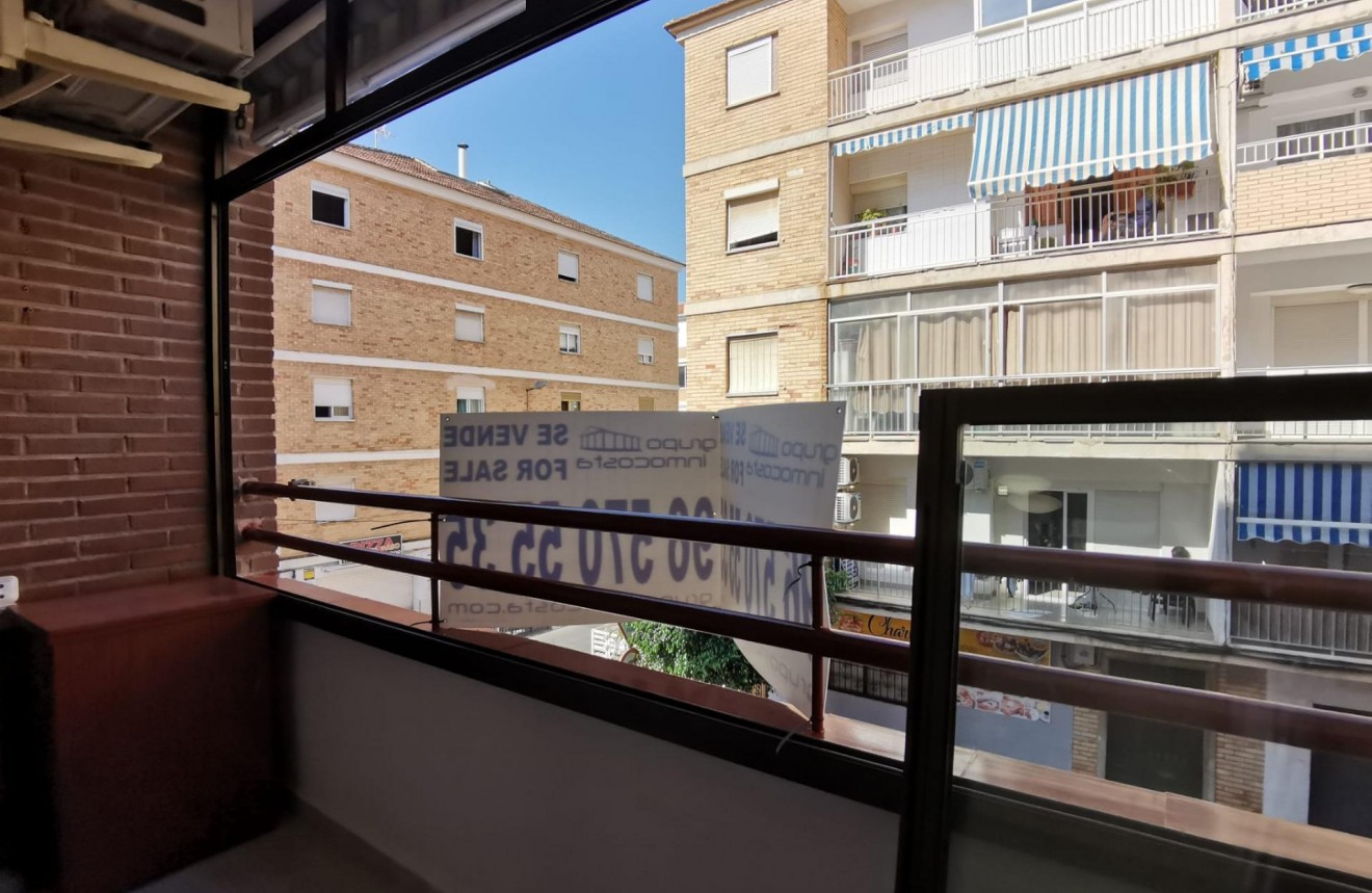 Resale - Apartment / flat -
Torrevieja - Estacion de autobuses