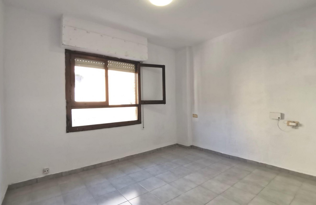 Segunda mano - Apartamento / piso -
Torrevieja - Estacion de autobuses