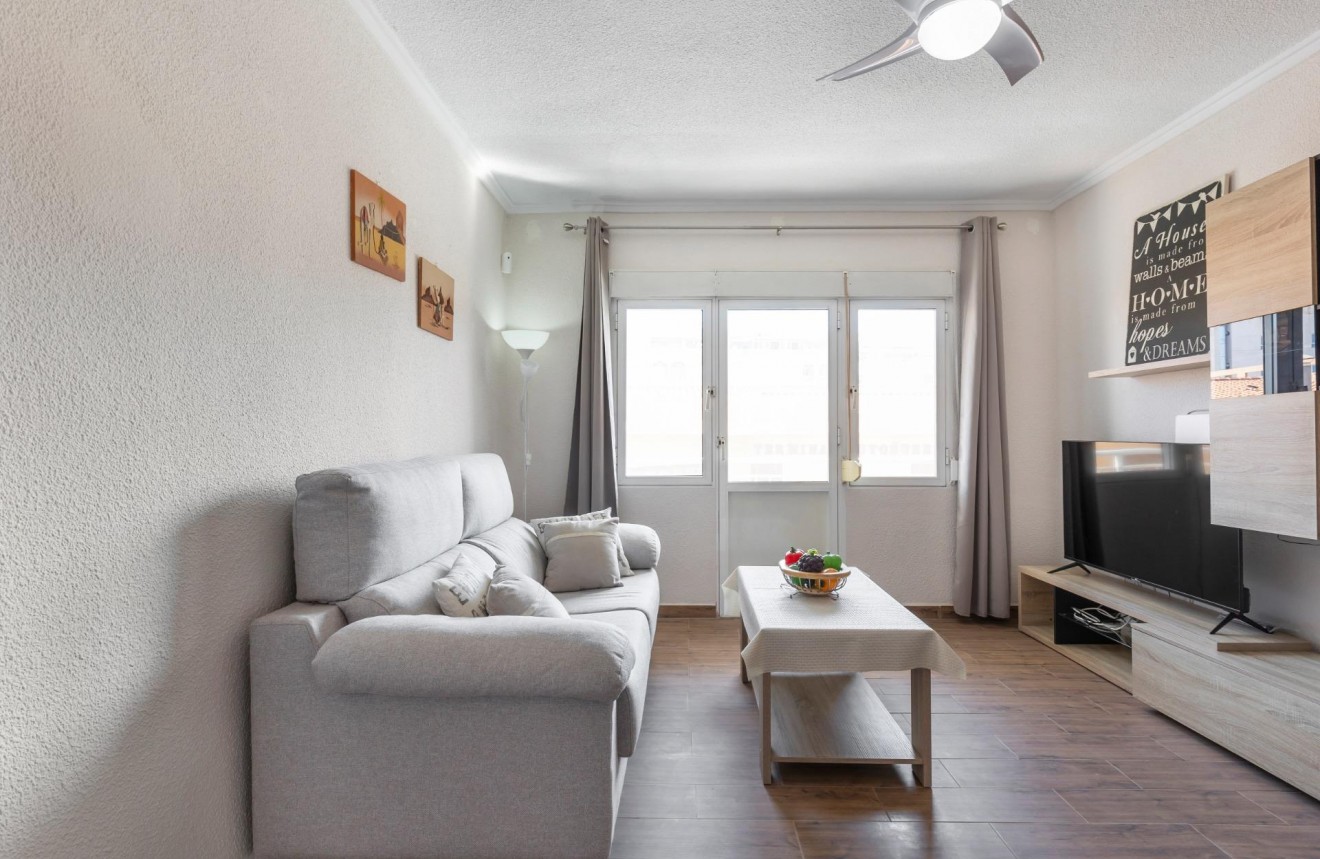 Tweedehands - Appartement / flat -
Torrevieja - Estacion de autobuses