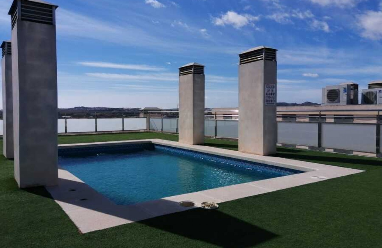 Tweedehands - Penthouse -
Almoradí - Inland