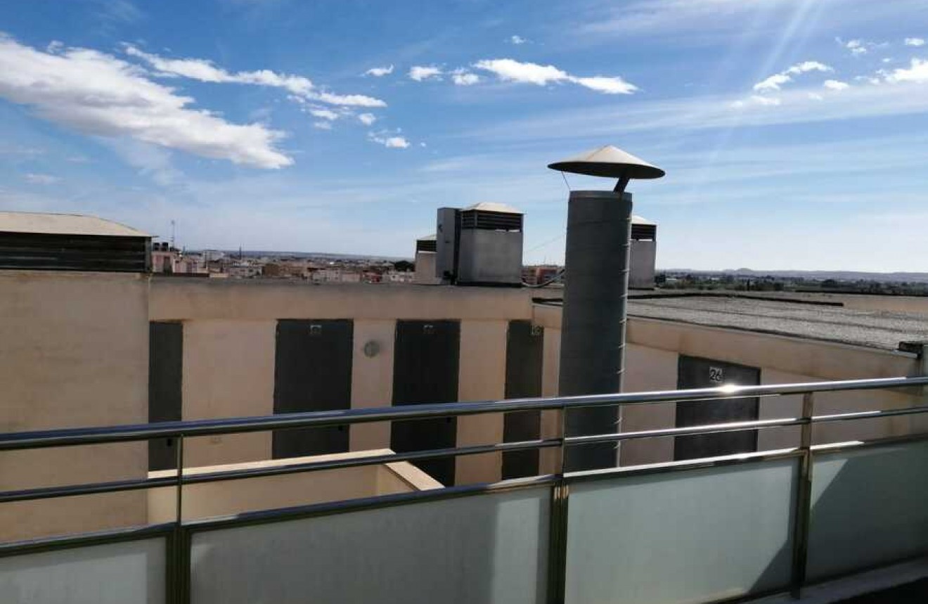 Tweedehands - Penthouse -
Almoradí - Inland