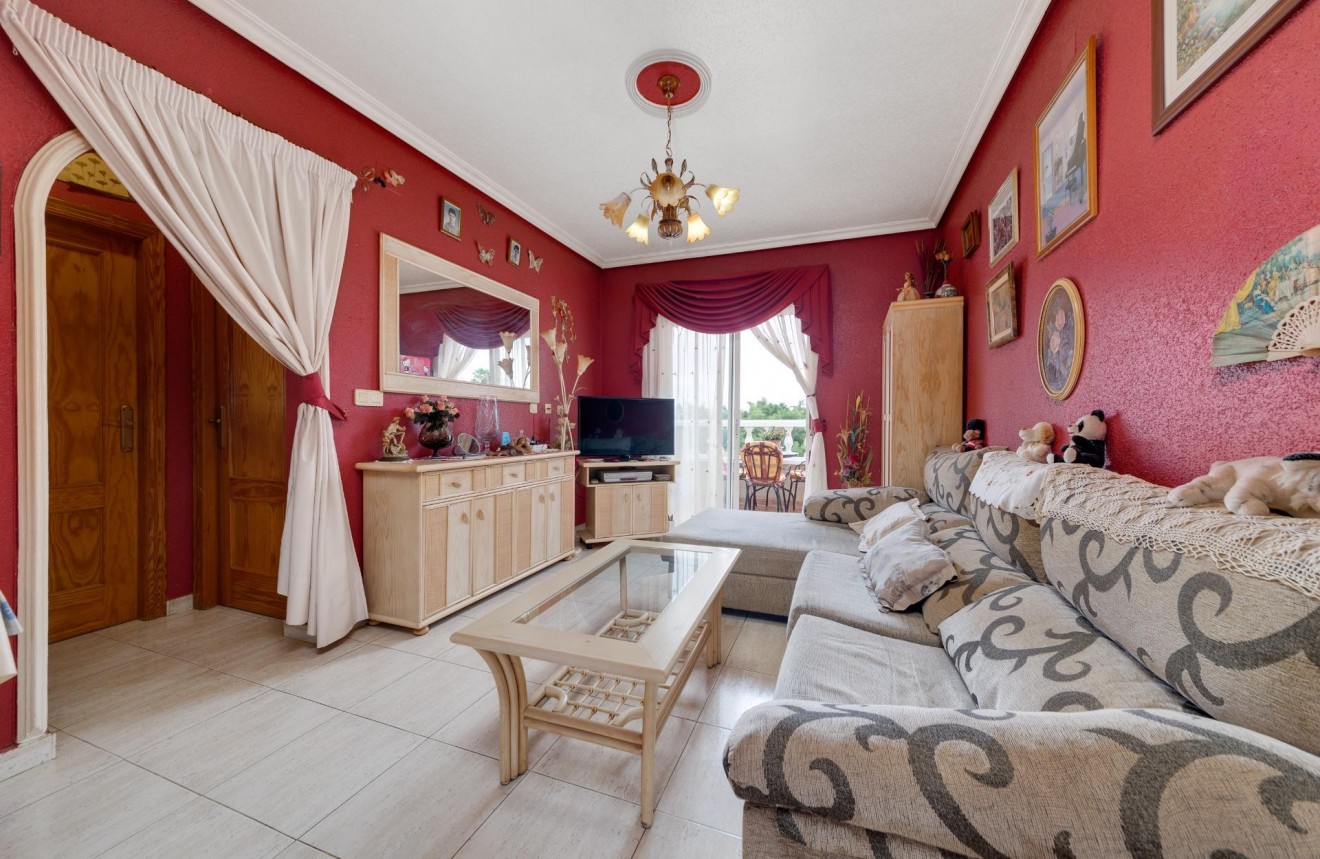 Resale - Bungalow -
Torrevieja - Aguas Nuevas 2