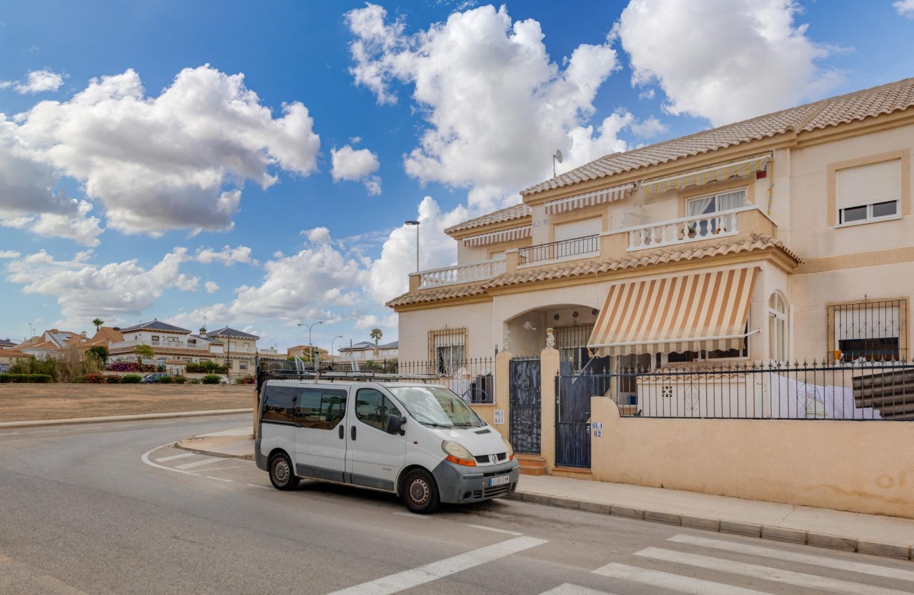 Resale - Bungalow -
Torrevieja - Aguas Nuevas 2