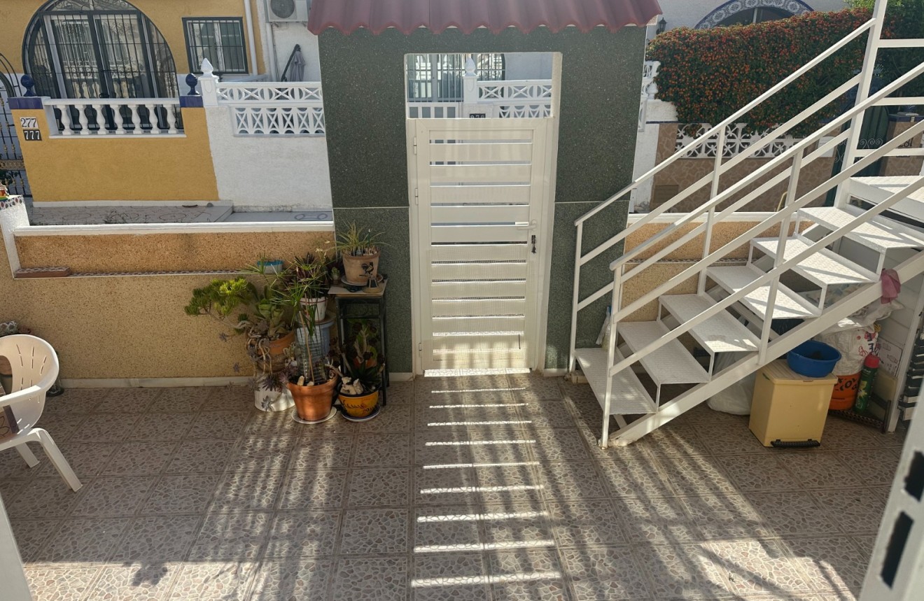 Z drugiej ręki - Szalet -
Torrevieja - Costa Blanca