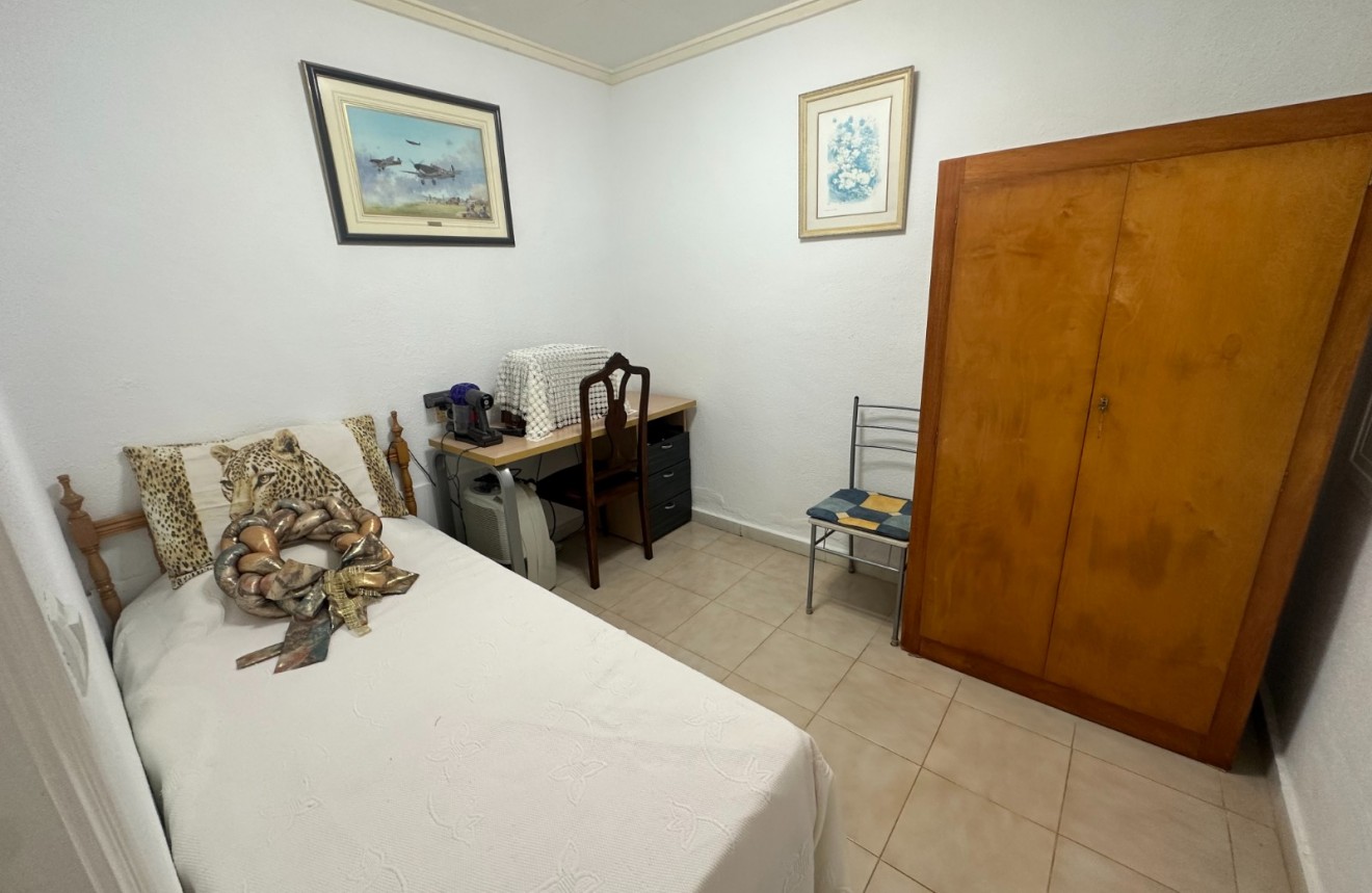 Resale - Chalet -
Torrevieja - Costa Blanca