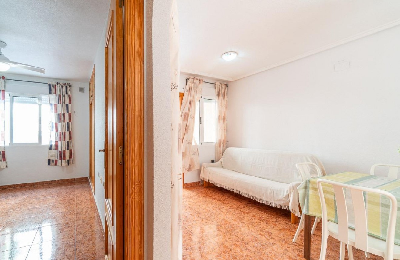 Resale - Apartment / flat -
Torrevieja - Nueva Torrevieja