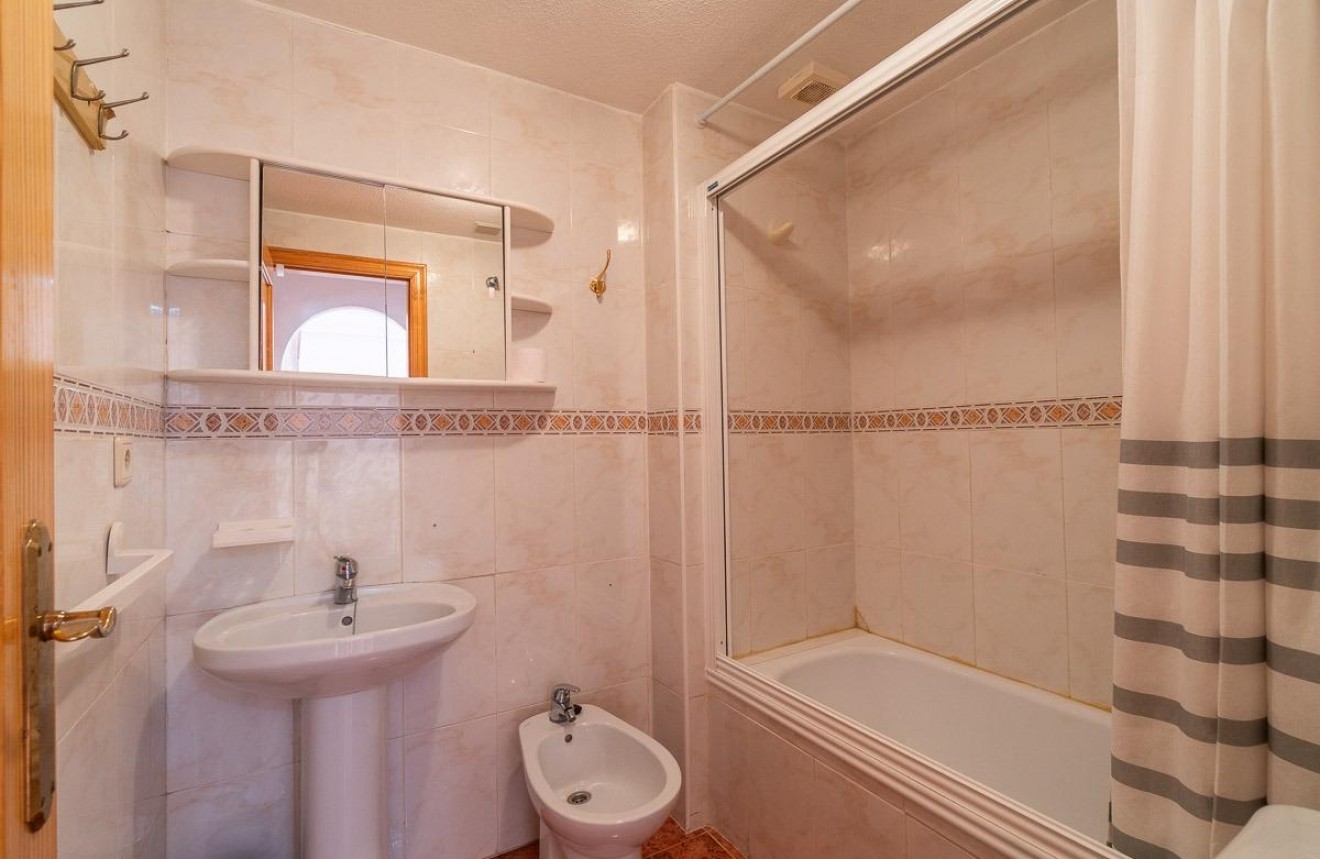 Resale - Apartment / flat -
Torrevieja - Nueva Torrevieja