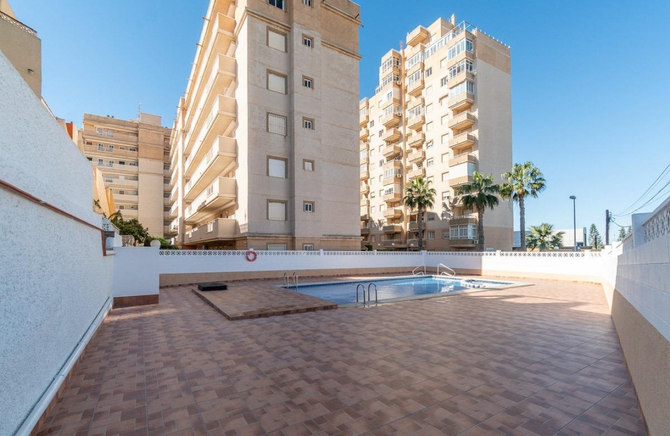 Resale - Apartment / flat -
Torrevieja - Nueva Torrevieja