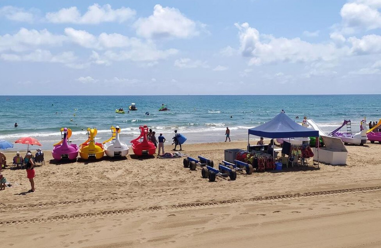 Z drugiej ręki - Mieszkanie w bloku -
Torrevieja - La Mata