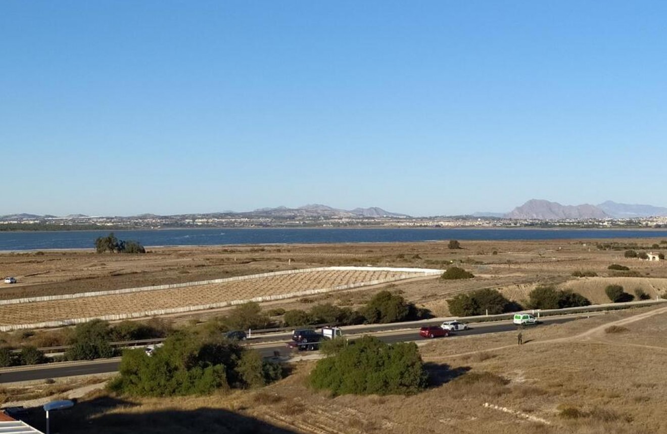 Z drugiej ręki - Mieszkanie w bloku -
Torrevieja - La Mata